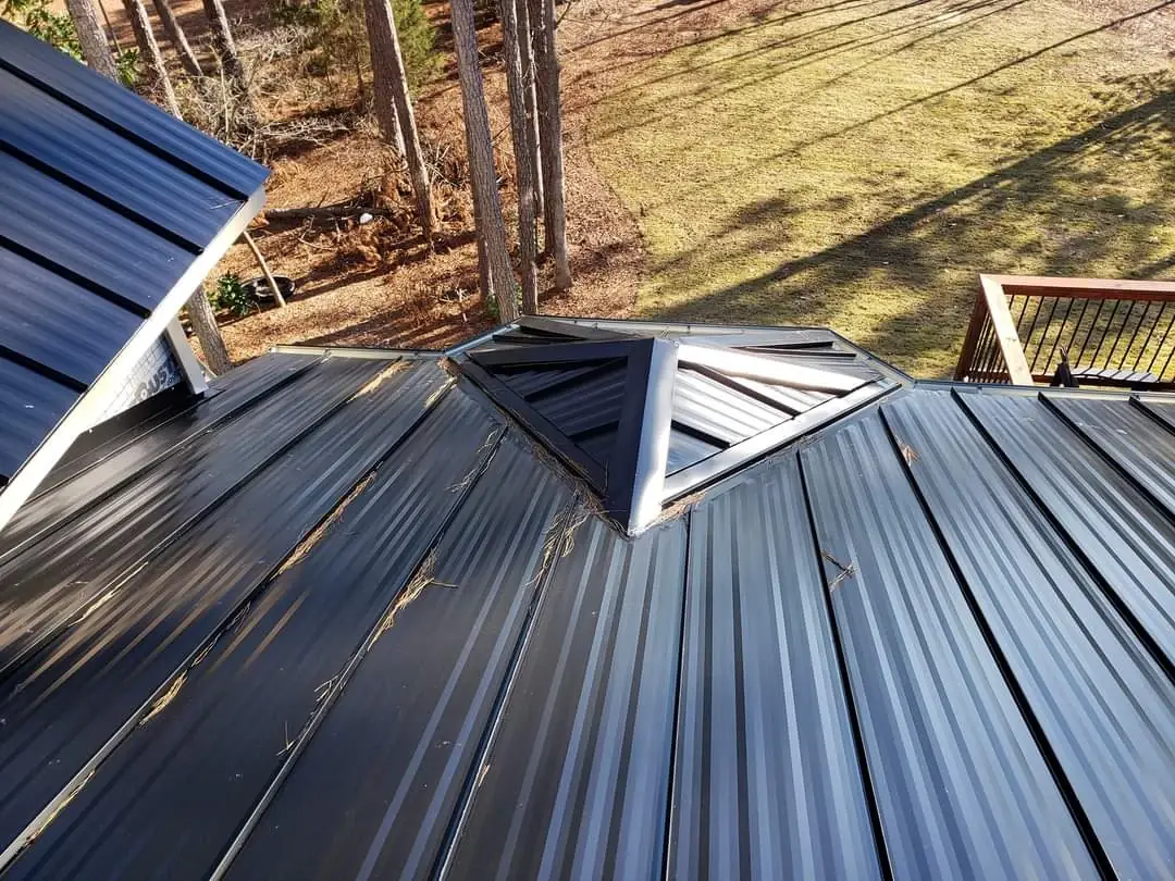 Black metal roof planes and junction detailing from the VTG Google listing